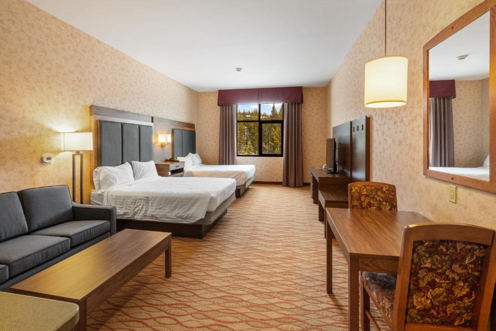 Two Queen Beds - Mountain View interior