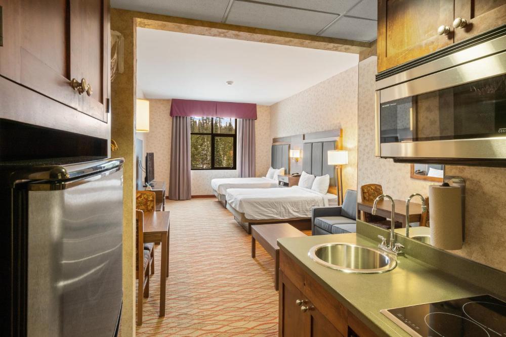 Two Queen Beds - Mountain View with Kitchenette interior